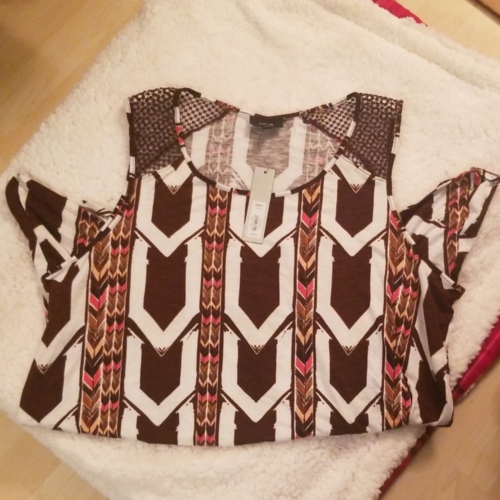 Nwt shark bite hem tank